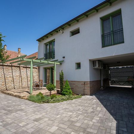 Jokai Apartman Dunafoldvar Εξωτερικό φωτογραφία