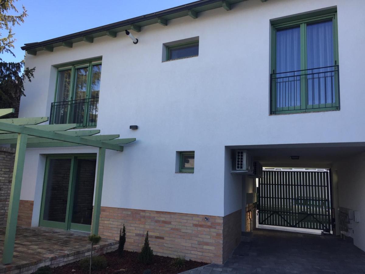 Jokai Apartman Dunafoldvar Εξωτερικό φωτογραφία
