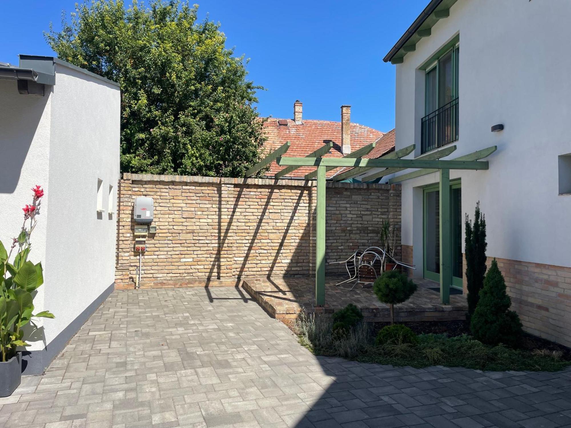 Jokai Apartman Dunafoldvar Εξωτερικό φωτογραφία