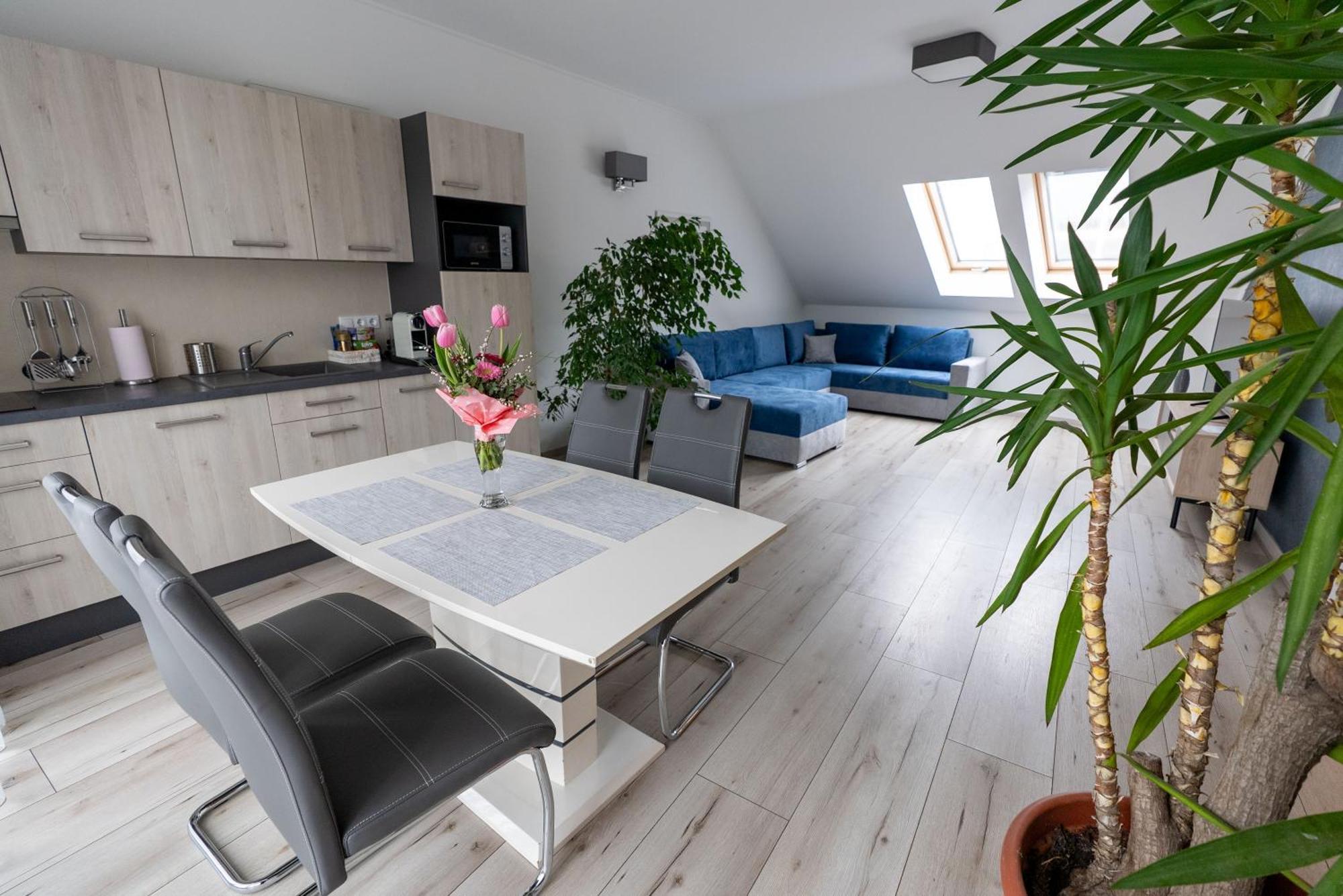 Jokai Apartman Dunafoldvar Εξωτερικό φωτογραφία