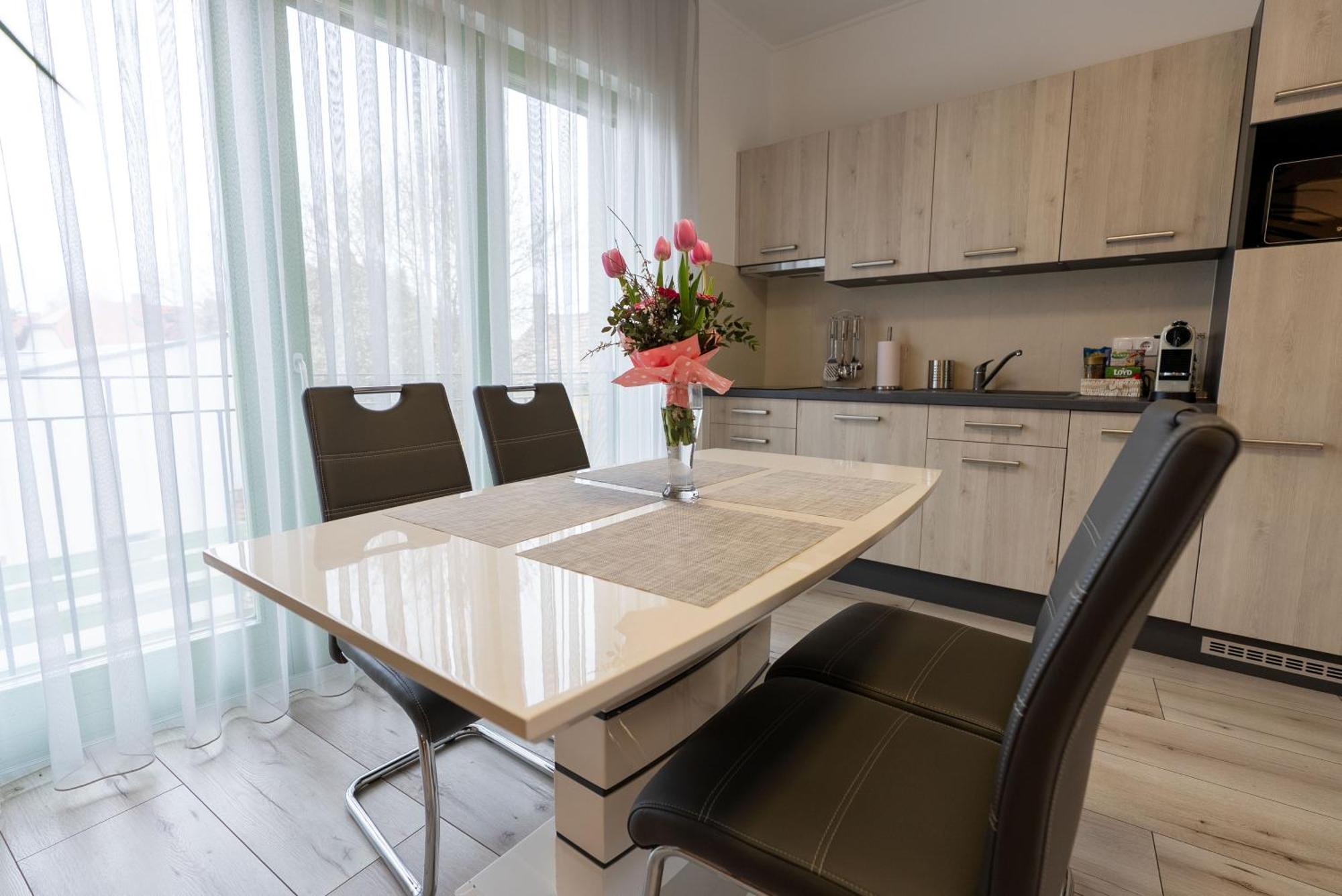 Jokai Apartman Dunafoldvar Εξωτερικό φωτογραφία