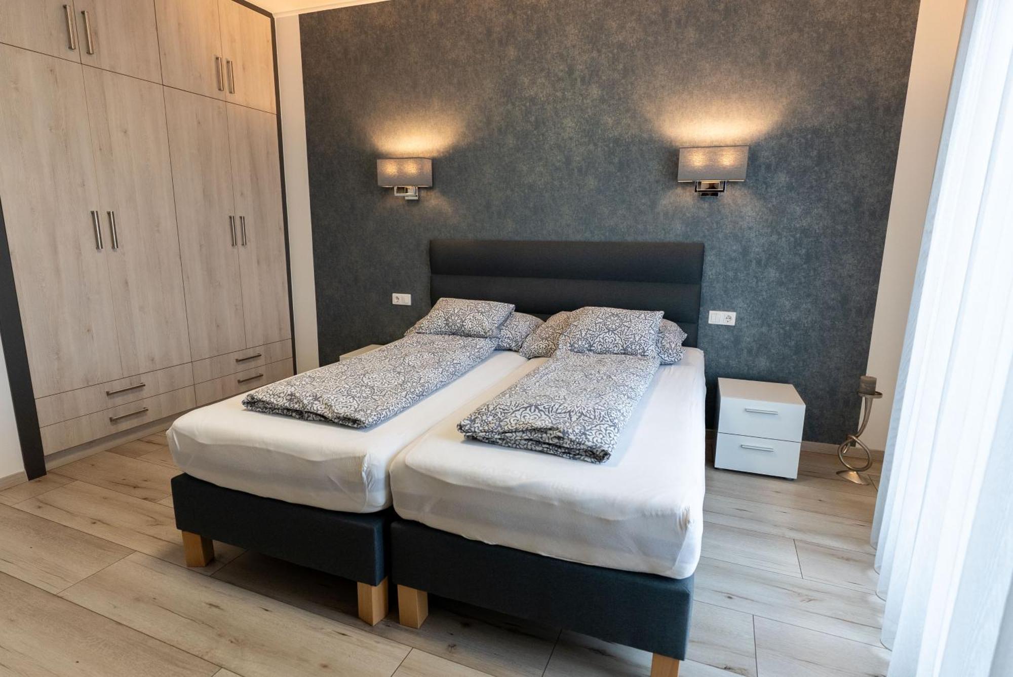 Jokai Apartman Dunafoldvar Εξωτερικό φωτογραφία