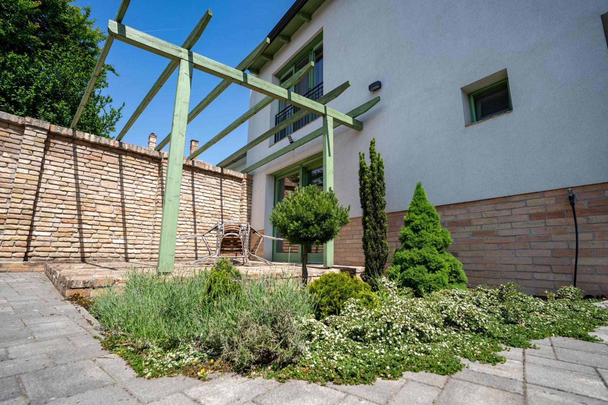 Jokai Apartman Dunafoldvar Εξωτερικό φωτογραφία